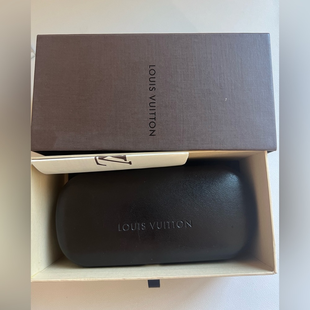 Louis Vuitton attitude pilote sunglasses in black - Picture 6 of 7